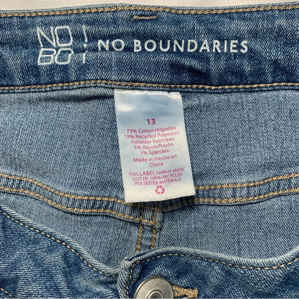 WOMENS NO BOUNDARIES STRAIGHT SLIM JEANS BLUE MED WASH STRETCHY SIZE 13‎ JUNIORS
